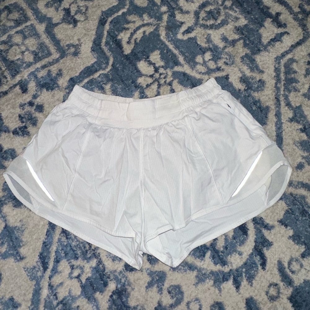 white lululemon hotty hot shorts